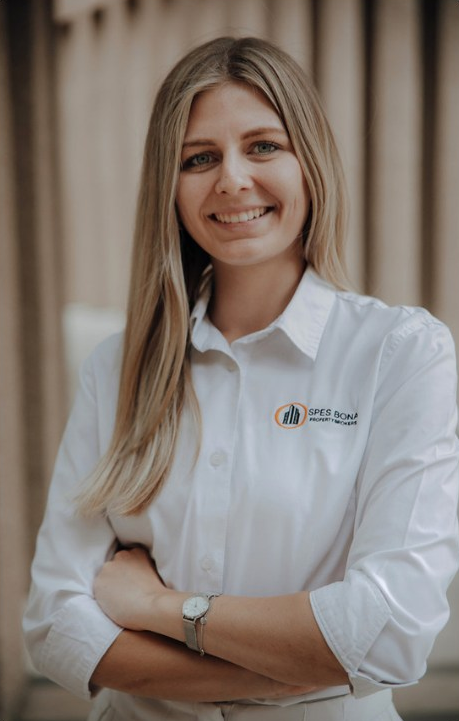 Janine Oosthuizen image